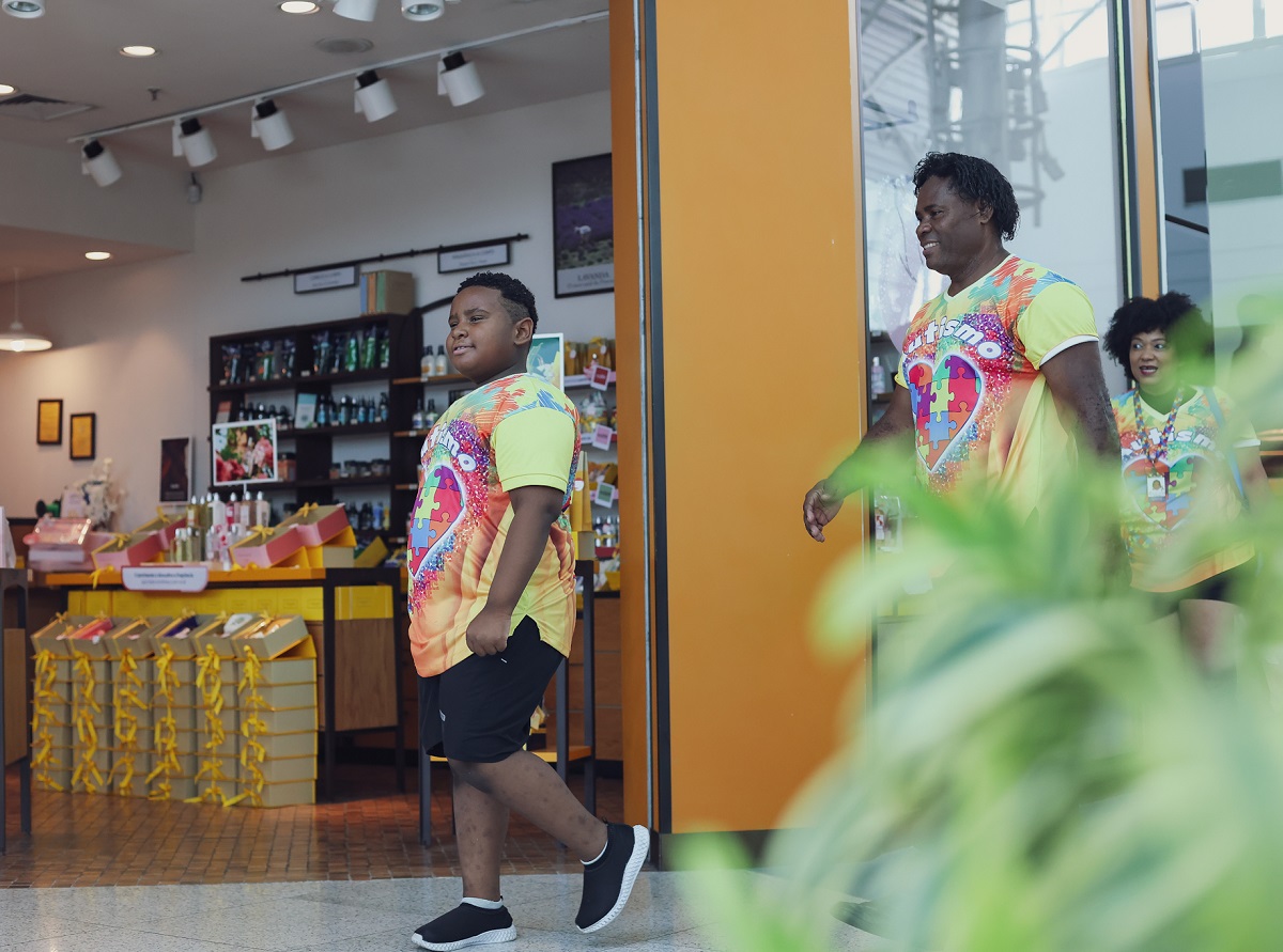 Shopping em Salvador promove ação para dar mais comodidade a passeio de clientes com autismo